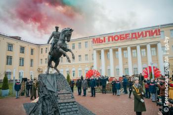 Preview of В сквере у фабрики «8 Марта» в Гомеле в честь 82-й годовщины освобождения областного центра от немецко-фашистских захватчиков открыт памятник Константину Рокоссовскому